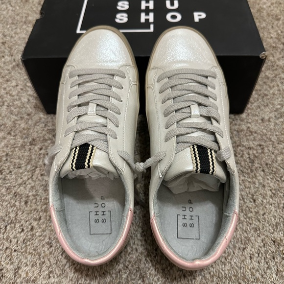 ShuShop Women’s Mia Sneakers - Picture 9 of 10